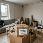 Покупка квартиры в новостройке Перми Moving_boxes_in_apartment_202606201226_8.jpeg