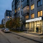 Новостройки Свердловского района Перми Residential_building_facade_at_dusk_202606200924_3.jpeg