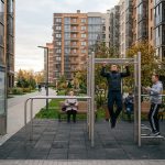 Новостройки Перми от ПЗСП: покупка квартиры в новостройке и оформление семейной ипотеки на выгодных условиях Residents_working_out_outdoor_sp…_202606200924_3.jpeg